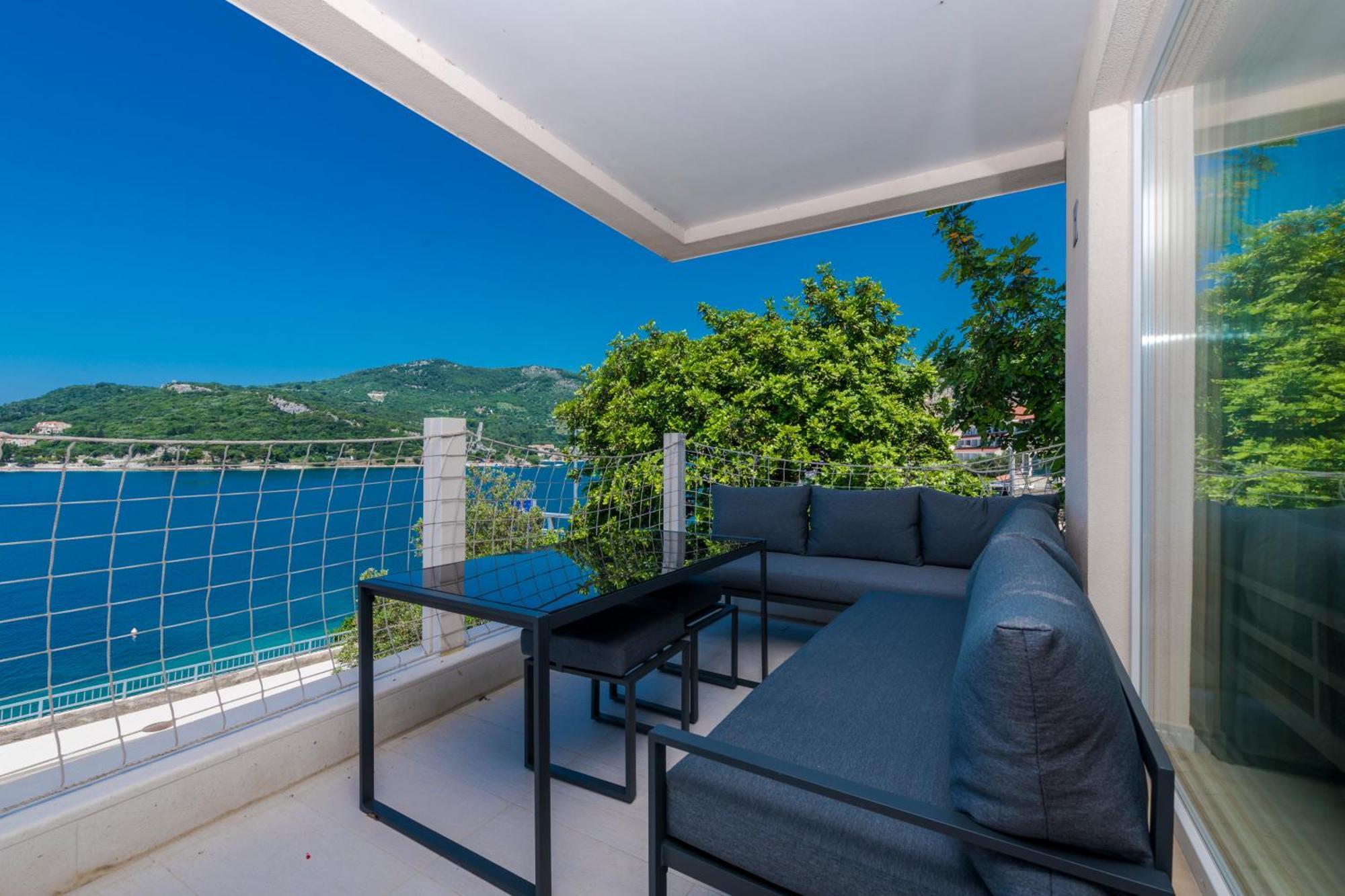 New Five Star Superior Apartment *